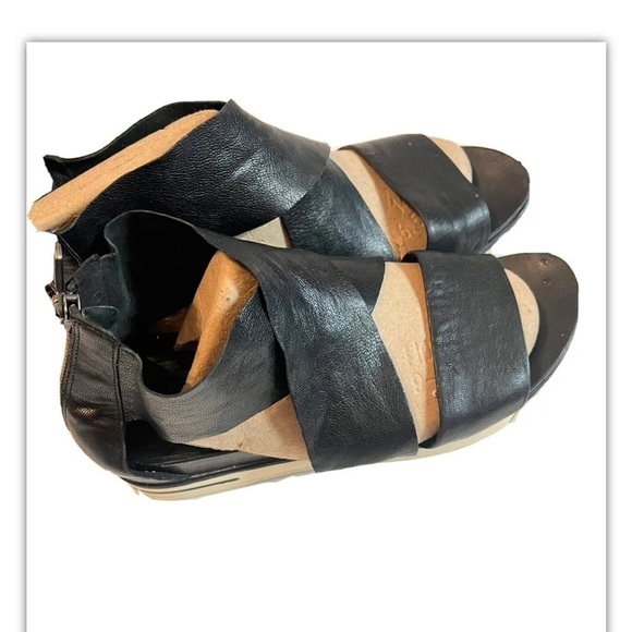 Eileen Fisher Sport Platform Sandals in Black Size 7.5 Zipper Back - Picture 2 of 9